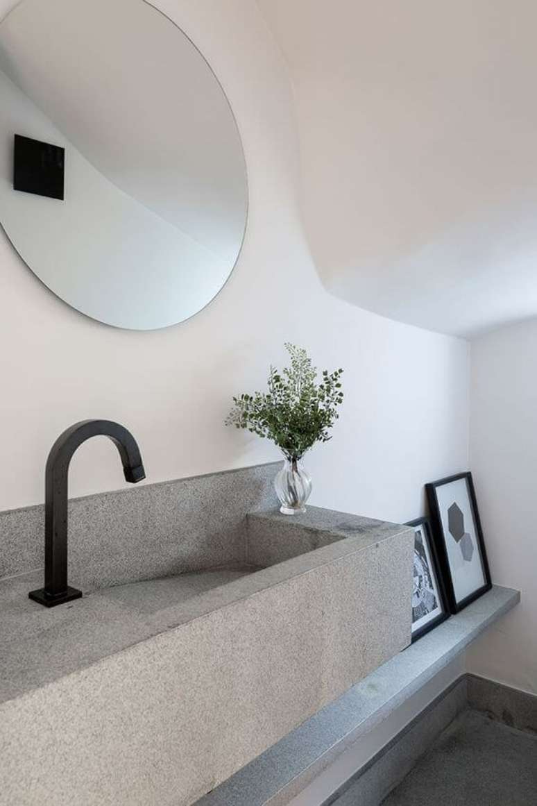 4. Banheiro com cuba cinza e decoração minimalista – Via: Casa de Valentina
