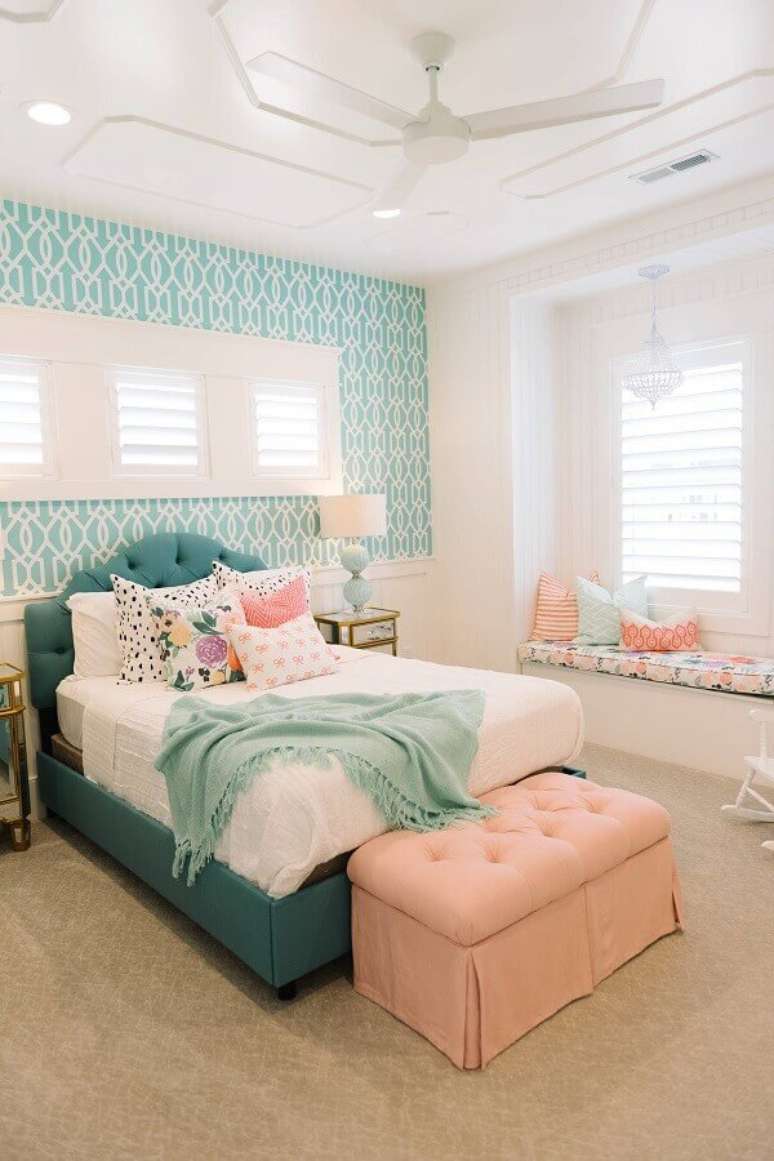 3. Decoração romântica para quarto de adolescente feminino verde e rosa – Foto: Houzz