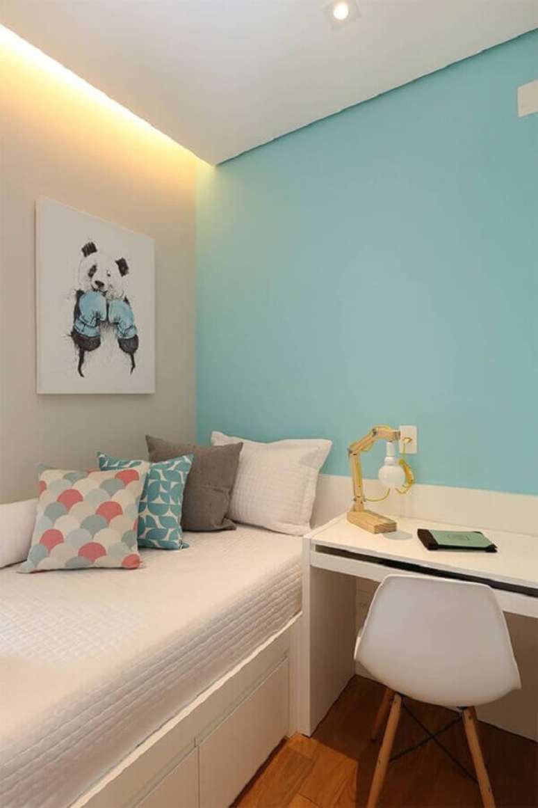 30. Decoração de quarto de adolescente feminino simples azul e branco – Foto: Homify