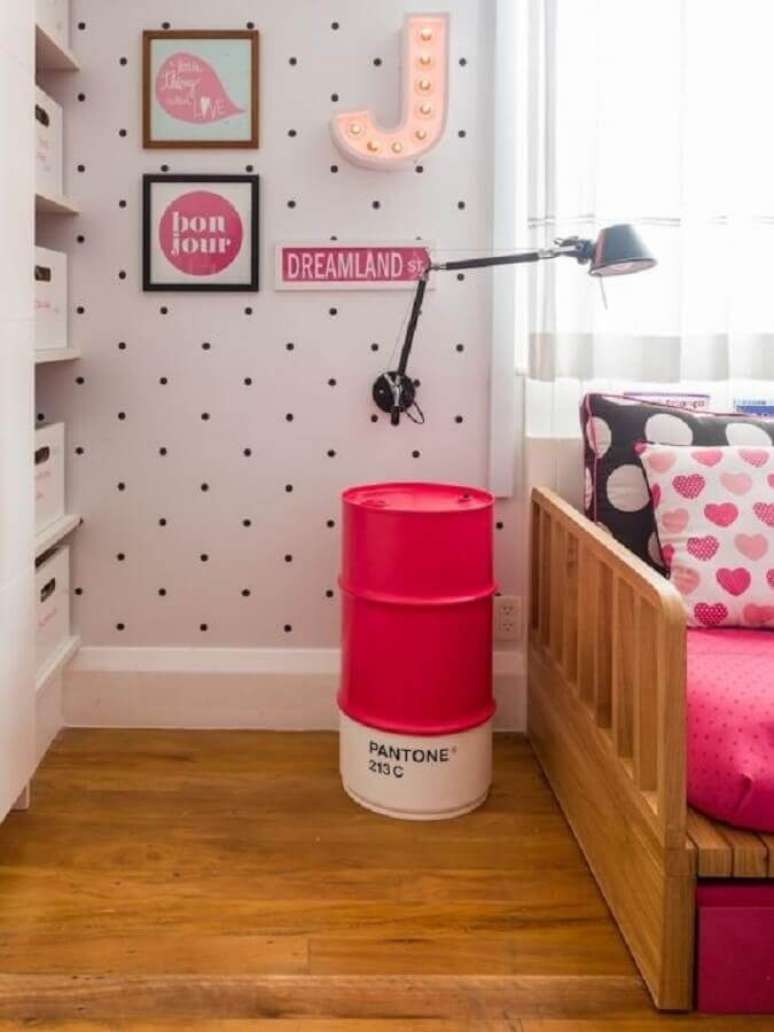 33. Tonel rosa para decoração de quarto de adolescente feminino – Foto: NaToca Design