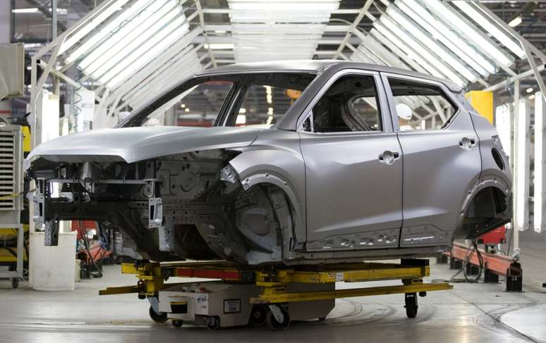 Previsto para estrear em março, o Nissan Kicks reestilizado já é produzido na fábrica da marca em Resende (RJ). 