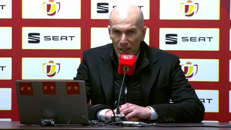 Em coletiva, Zidane não descartou treinar a França (Foto: Reprodução / RFEF)