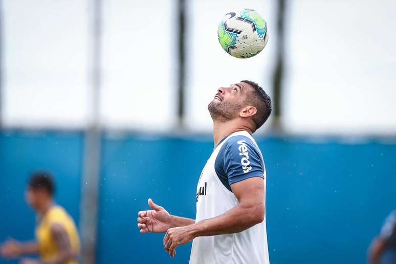 Diego Souza volta aos gramados diante do São Paulo