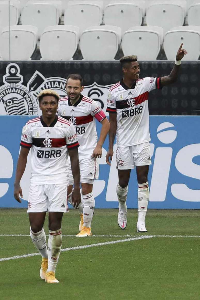 Como assistir São Paulo x Corinthians pelo app Estádio TNT Sports