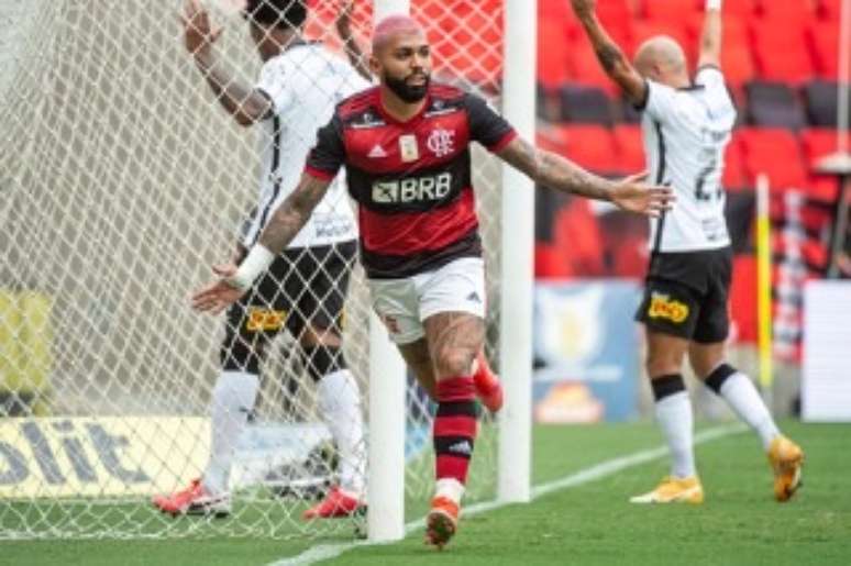 Gabigol fez o gol da vitória do Flamengo sobre o Corinthians por 2 x 1