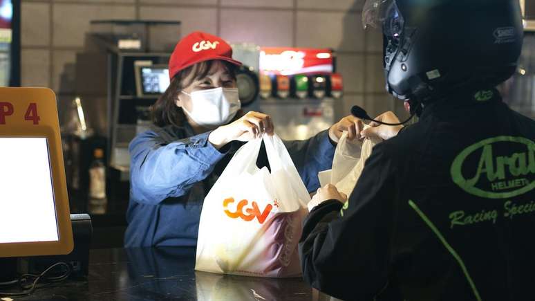 Rede coreana CGV tenta lucrar também com o delivery de comida de cinema
