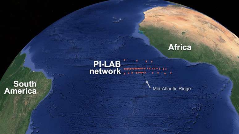 Os pesquisadores colocaram 39 sismógrafos em área da Dorsal Mesoatlântica