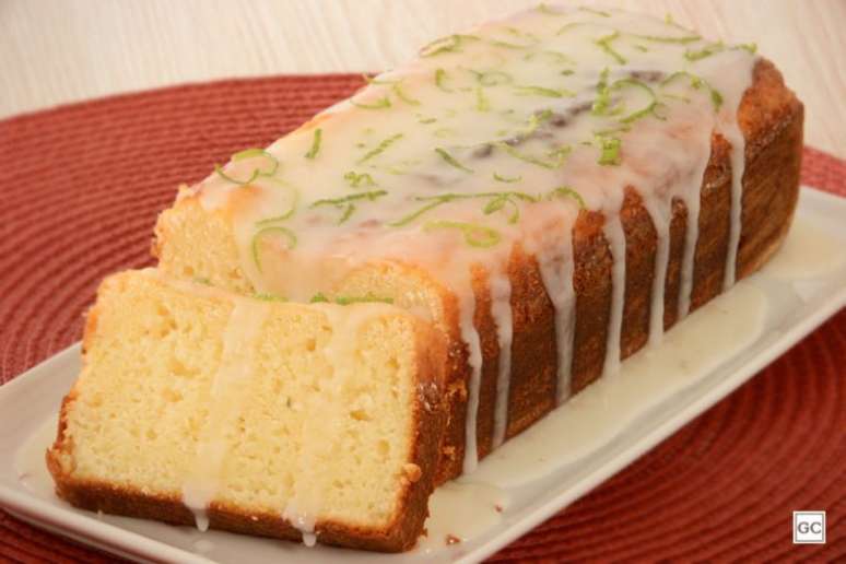 Guia da Cozinha - Bolo de limão fofinho com calda