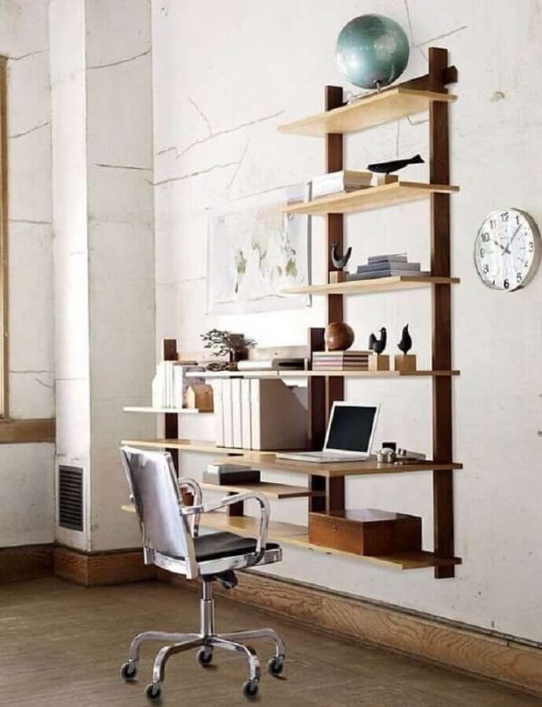 46. Decora&ccedil;&atilde;o simples com escrivaninha de madeira suspensa. Fonte: Design Within Reach