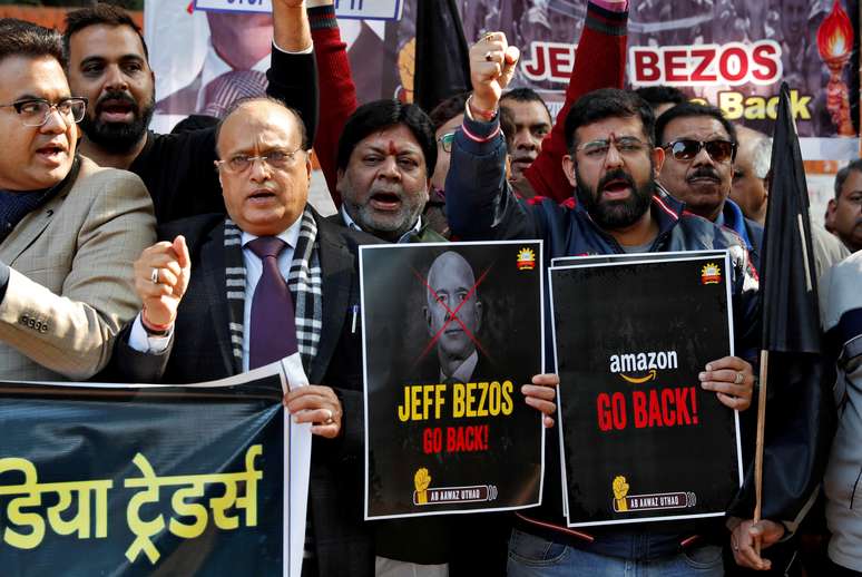 Lojistas indianos protestam contra a Amazon. 15/1/2020. REUTERS/Adnan Abidi