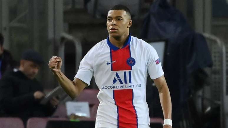 Mbappé teve atuação de destaque na goleada do PSG sobre o Barcelona na Champions (Foto: AFP)