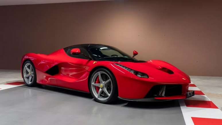 La Ferrari: Sebastian Vettel foi um dos proprietários do supercarro