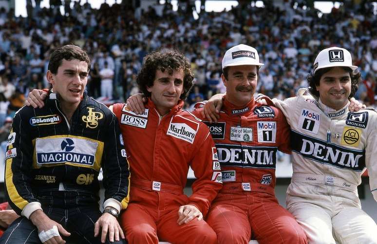 Ayrton Senna, Alain Prost, Nigel Mansell e Nelson Piquet em famosa foto antes do GP de Portugal de 1986 