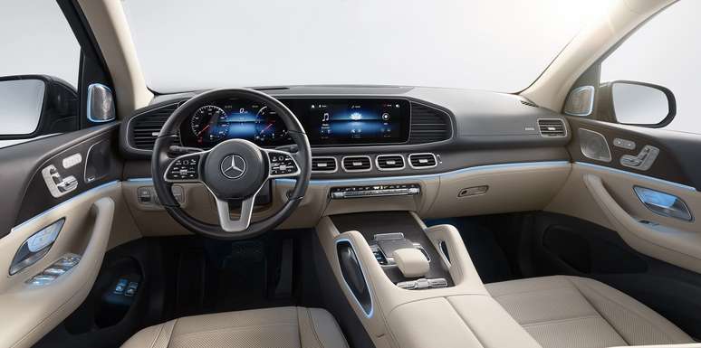 Interior do novo Mercedes GLS 450 traz a última geração da multimídia MBUX.