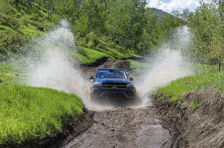 Um dos destaques da nova geração do Mercedes GLS é a sua capacidade off-road aprimorada.