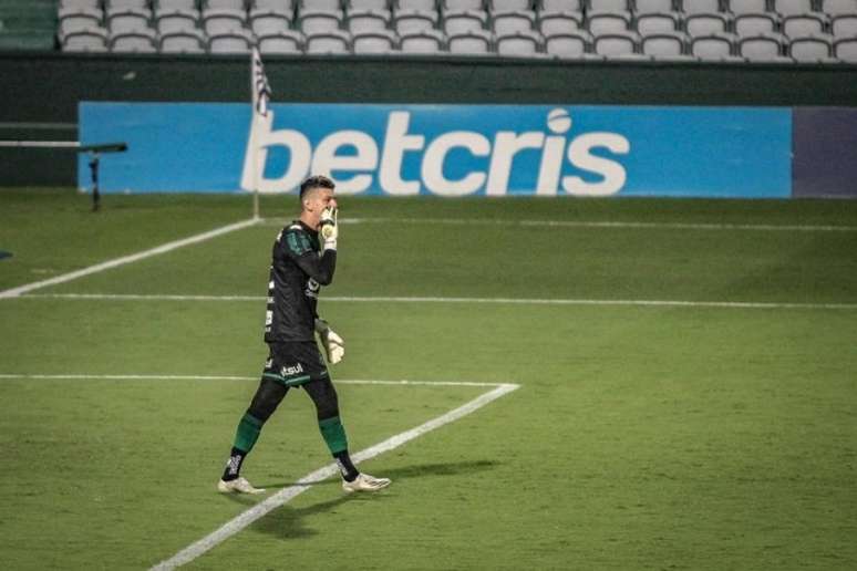 Arthur fez seus primeiros dois jogos como profissional do Coritiba (Foto: Divulgação/Coritiba)