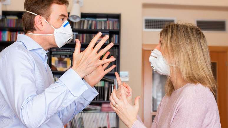 Estudos mostram que pandemia de covid-19 está afetando relacionamentos pessoais e convivência em casa