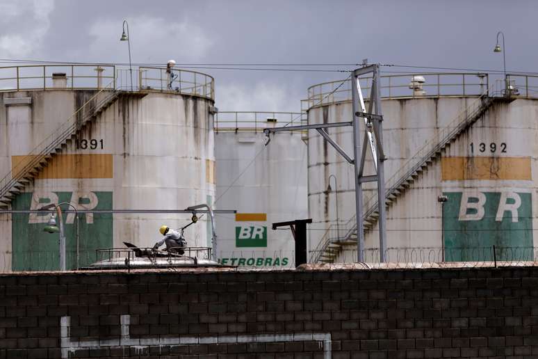 Tanques de combustível da Petrobras. REUTERS/Ueslei Marcelino
