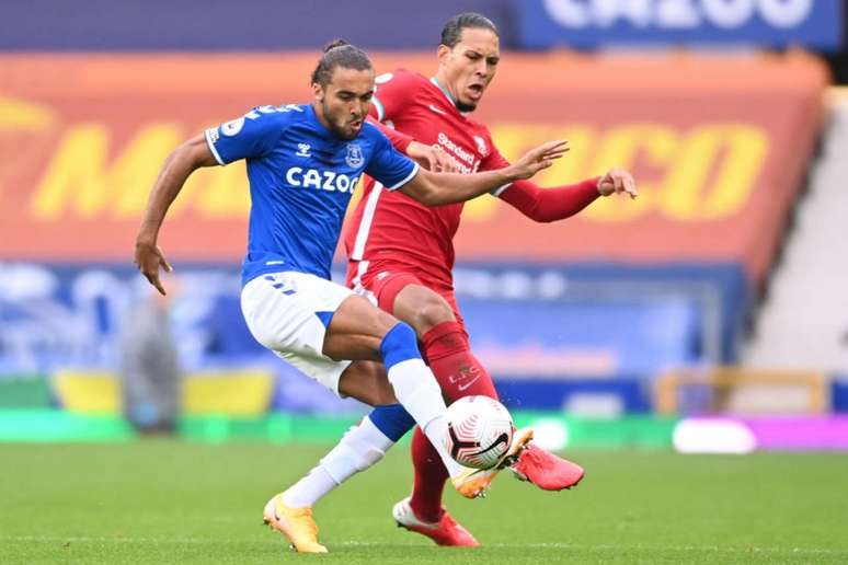 Duelo da cidade de Liverpool movimenta o sábado de futebol (Foto: Laurence Griffiths / POOL / AFP)