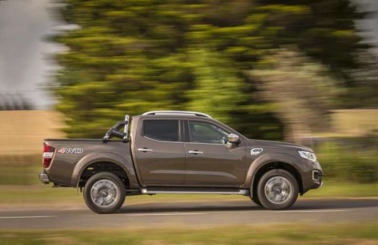 Renault Alaskan é vendias apenas com cabine dupla e tem seis versões com câmbio manual.