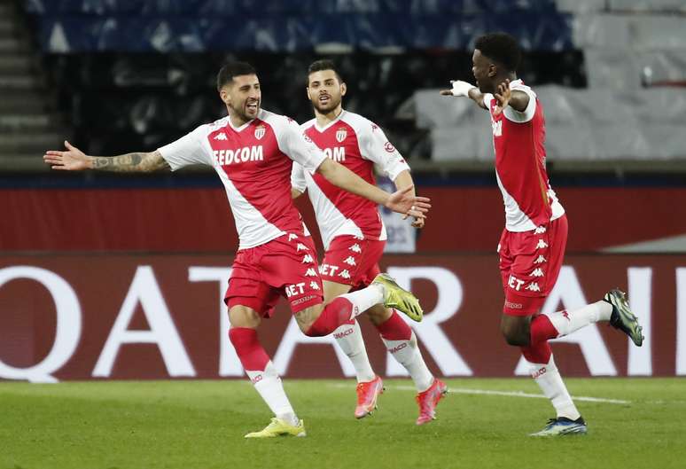 Graças a um gol de Diop e um gol de Maripan, Mônaco derrubou Paris no Parc des Princes e está a dois pontos do pódio