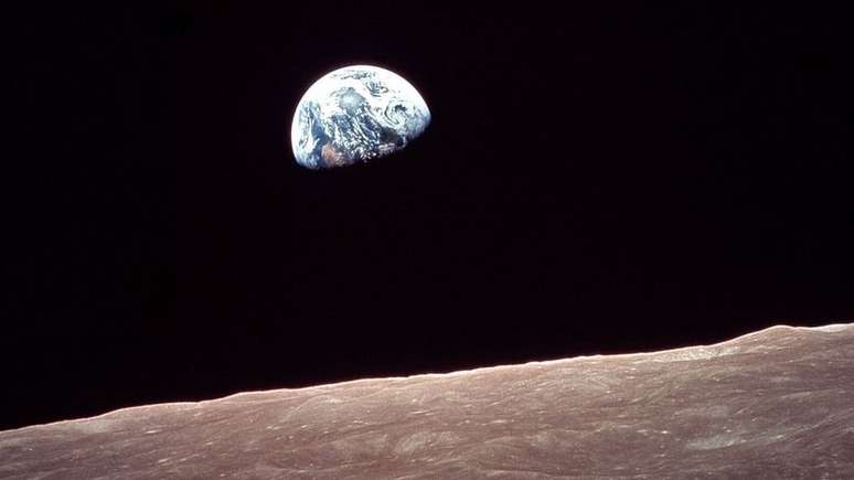 Foto da Terra registrada da Lua