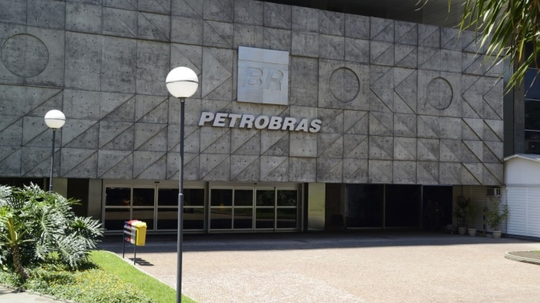 A mudança na Petrobras, que ainda precisa ser aprovada pelo conselho de administração da estatal, gera uma enorme incerteza quanto ao futuro da política de preços da empresa, apontam analistas