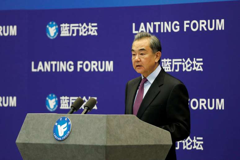 Conselheiro do governo e ministro das Relações Exteriores chinês, Wang Yi .  REUTERS/Shubing Wang