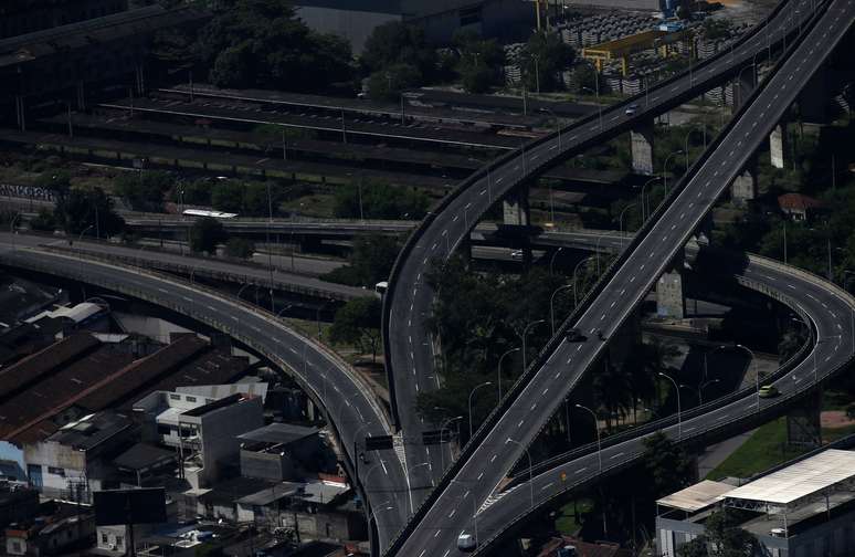 Vista aérea da Linha Amarela, no Rio de Janeiro (RJ) 
26/03/2020
REUTERS/Ricardo Moraes