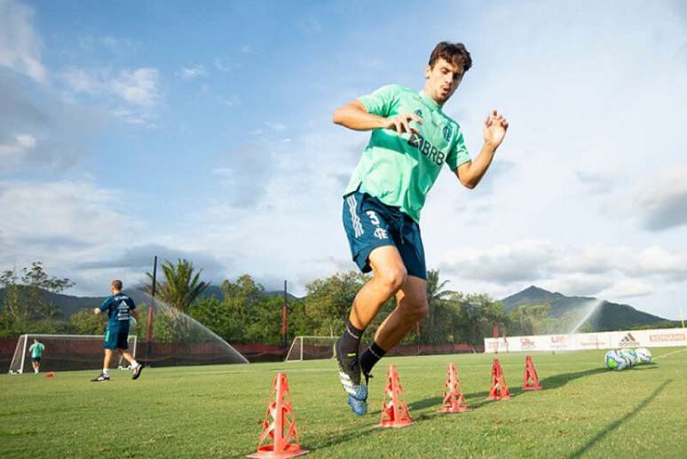 Rodrigo Caio se reapresentou com dores no tornozelo direito (Foto: Alexandre Vidal/Flamengo)