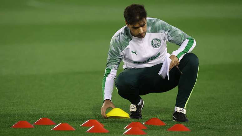 Abel Ferreira durante treinamento do Palmeiras no Qatar (Foto: Cesar Greco/Palmeiras)