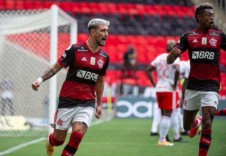 Arrascaeta (a esquerda) marcou pelo Flamengo neste domingo (Foto: Alexandre Vidal/Flamengo)