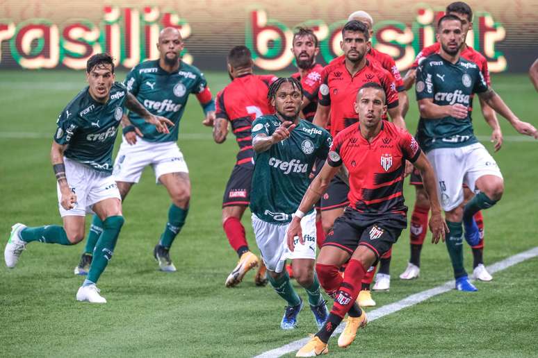 Em jogo com golaços, Palmeiras e Atlético-GO empatam no Allianz Parque