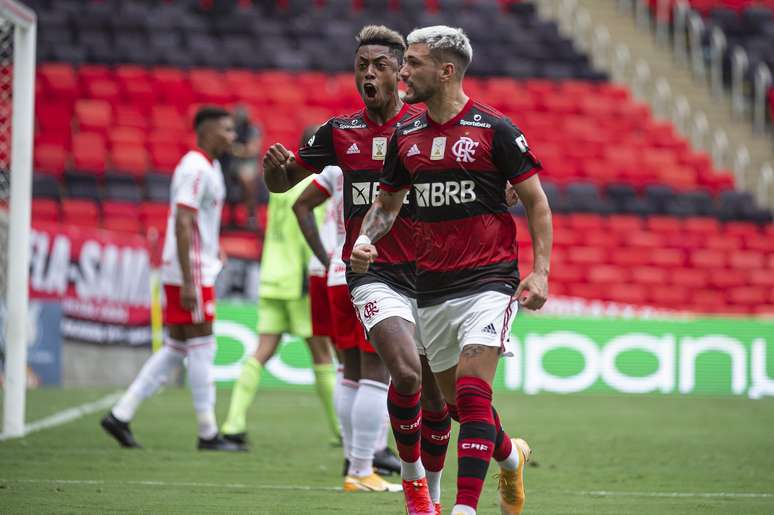 Arrascaeta fez o gol de empate do Flamengo, na vitória sobre o Inter por 2 x 1