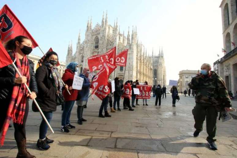 Setor hoteleiro protesta contra restrições em Milão, norte da Itália