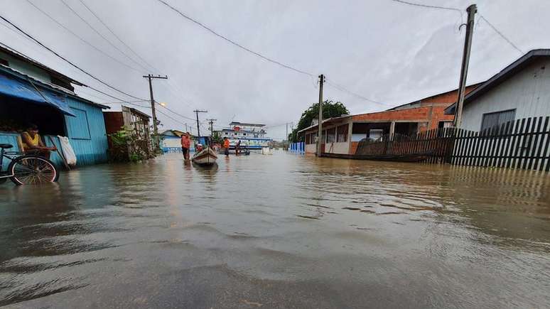 Dez cidades do Acre sofrem com alagamento em razão de chuvas intensas das últimas semanas