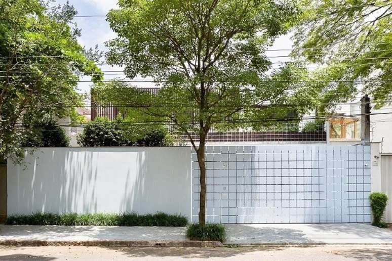 27. Modelo de muro para fachada de casa clean e charmosa. Fonte: Pascali Semerdjian Arquitetos