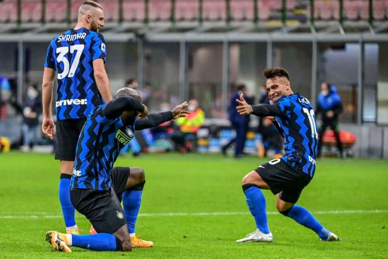 Lukaku e Lautaro Martínez são os principais nomes da Inter de Milão (Foto: MIGUEL MEDINA / AFP)