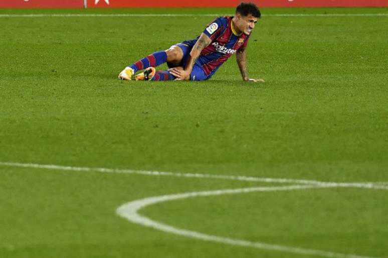 Coutinho se machucou diante do Eibar (Pau BARRENA / AFP)