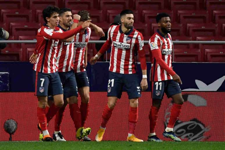 Colchoneros encaram os Blues (Foto: PIERRE-PHILIPPE MARCOU / AFP)