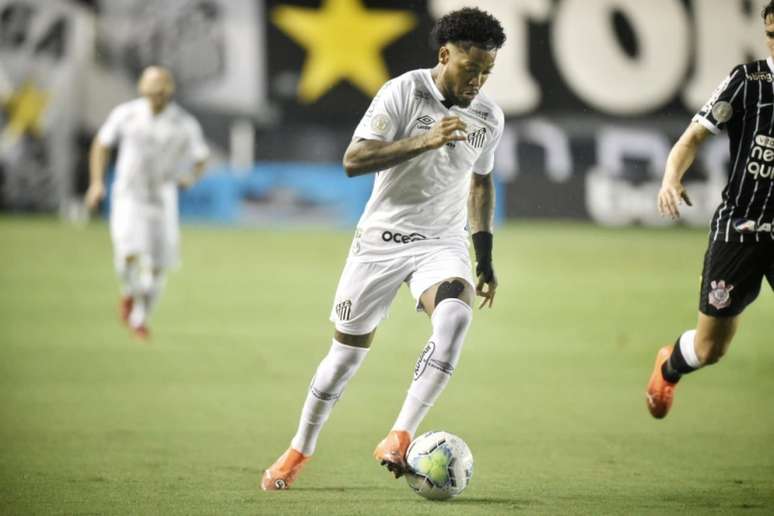 Marinho em ação pelo Santos. Jogador reclamou de pênalti marcado contra o Botafogo (Twitter/Santos FC)