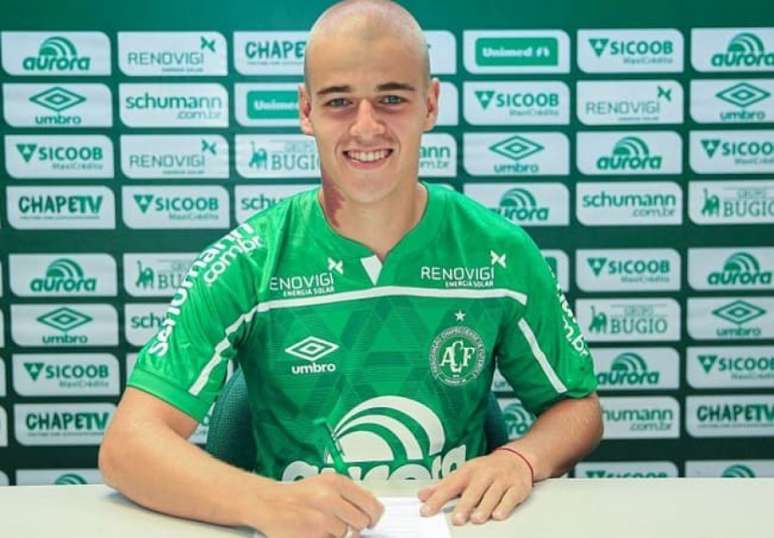 Lateral-esquerdo está no Verdão do Oeste desde os 13 anos (Divulgação/Chapecoense)