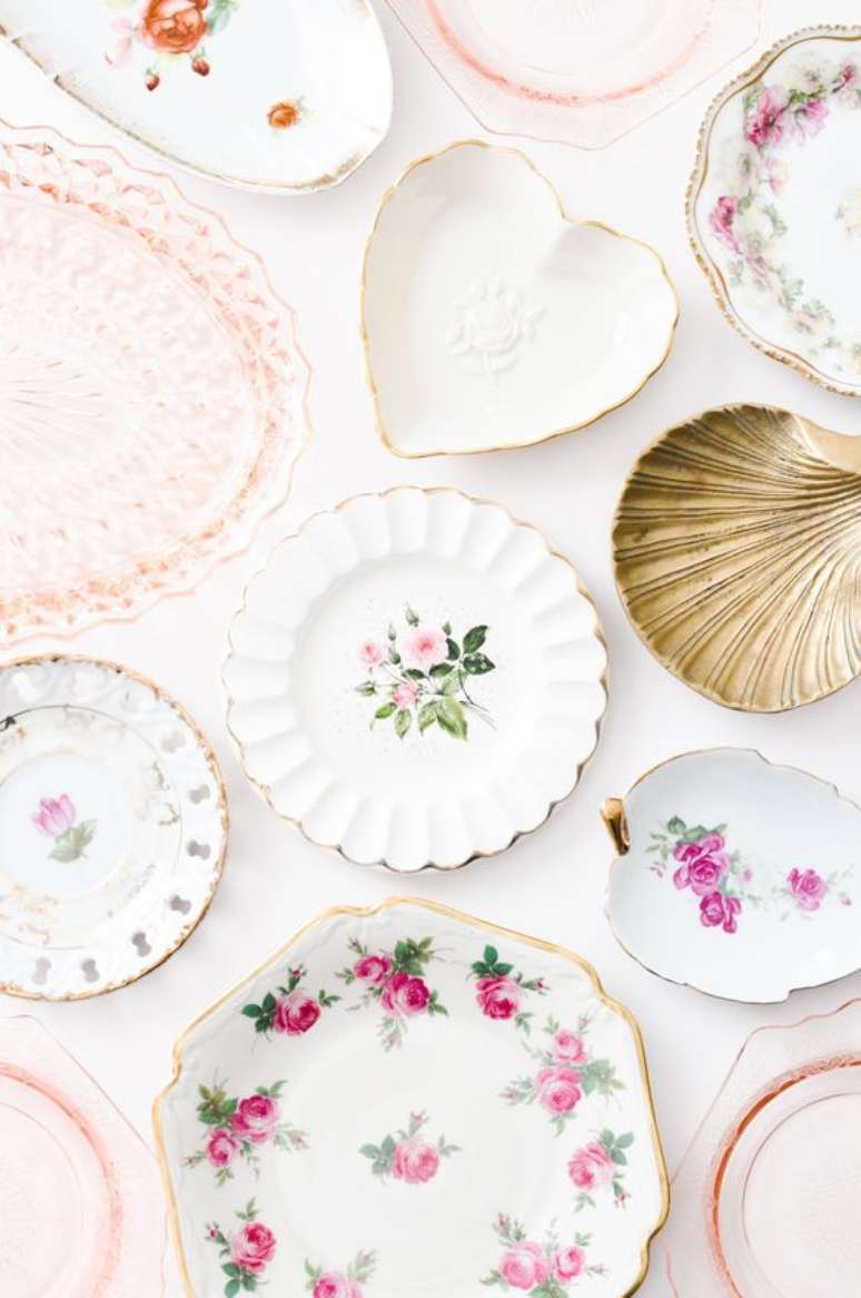 6. Pratos de porcelana avulsos cor de rosa – Via: Sweet and Spark