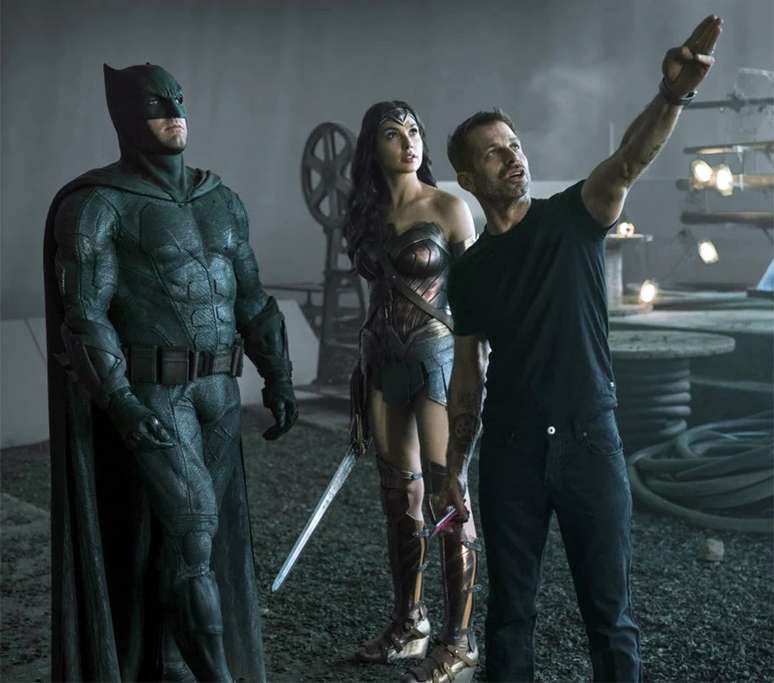 Zack Snyder diz que aceitou refazer Liga da Justiça de graça