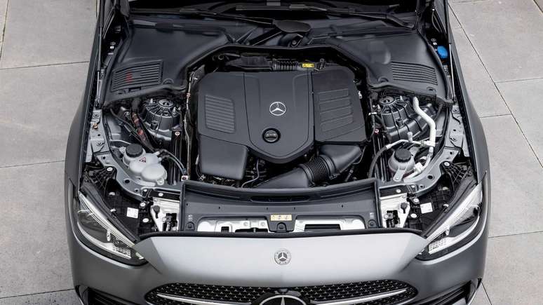 Mecanicamente, todas as versões do novo Classe C contam com um sistema híbrido-leve de 48 volts, que oferece potência extra ao carro. 