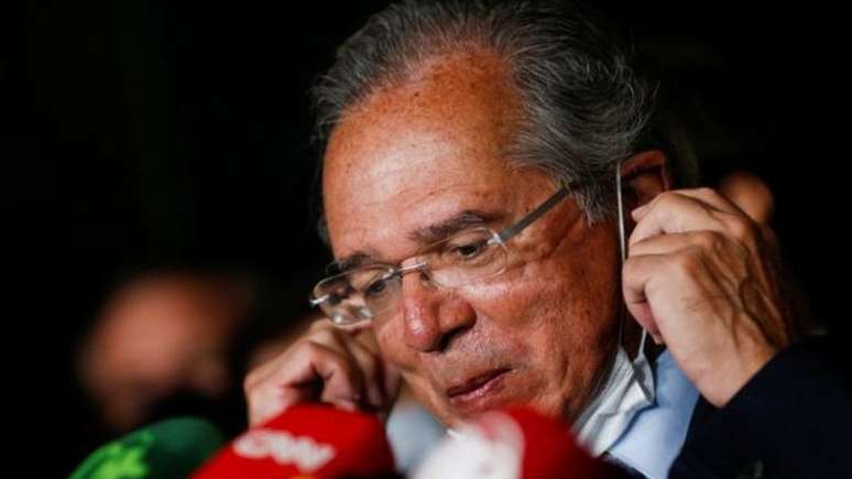 Reajuste dos salários dos servidores também já foi motivo de rusga entre Guedes e Bolsonaro
