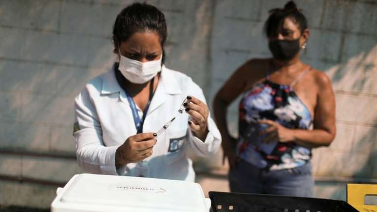 Para especialistas, investir em vacinas nacionais é estratégico para proteger população de doenças regionais e reduzir dependência externa, especialmente em momentos de crise, como em pandemias