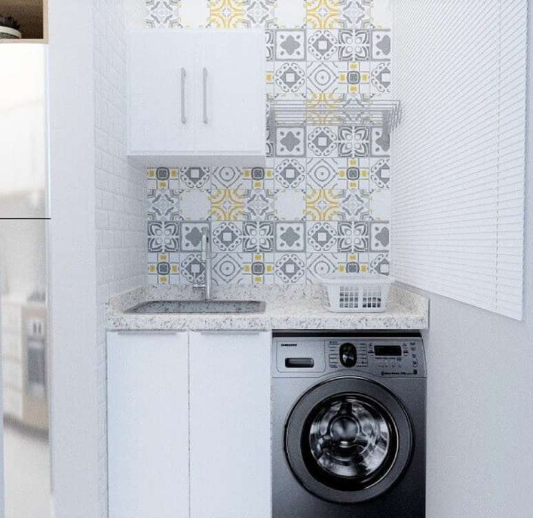 8. Revestimento branco para lavanderia se mistura com os ladrilhos coloridos. Fonte: Camila Sousa Teodoro