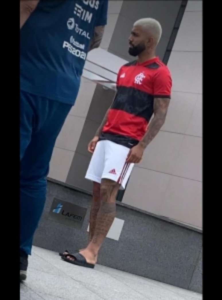 Gabigol com a camisa nova do Fla (Foto: Reprodução)