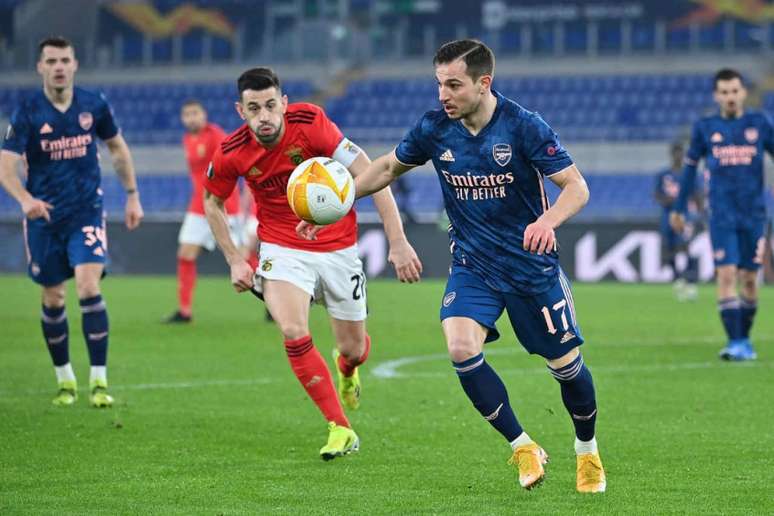 Confronto entre Arsenal e Benfica está em aberto (Foto: ALBERTO PIZZOLI / AFP)